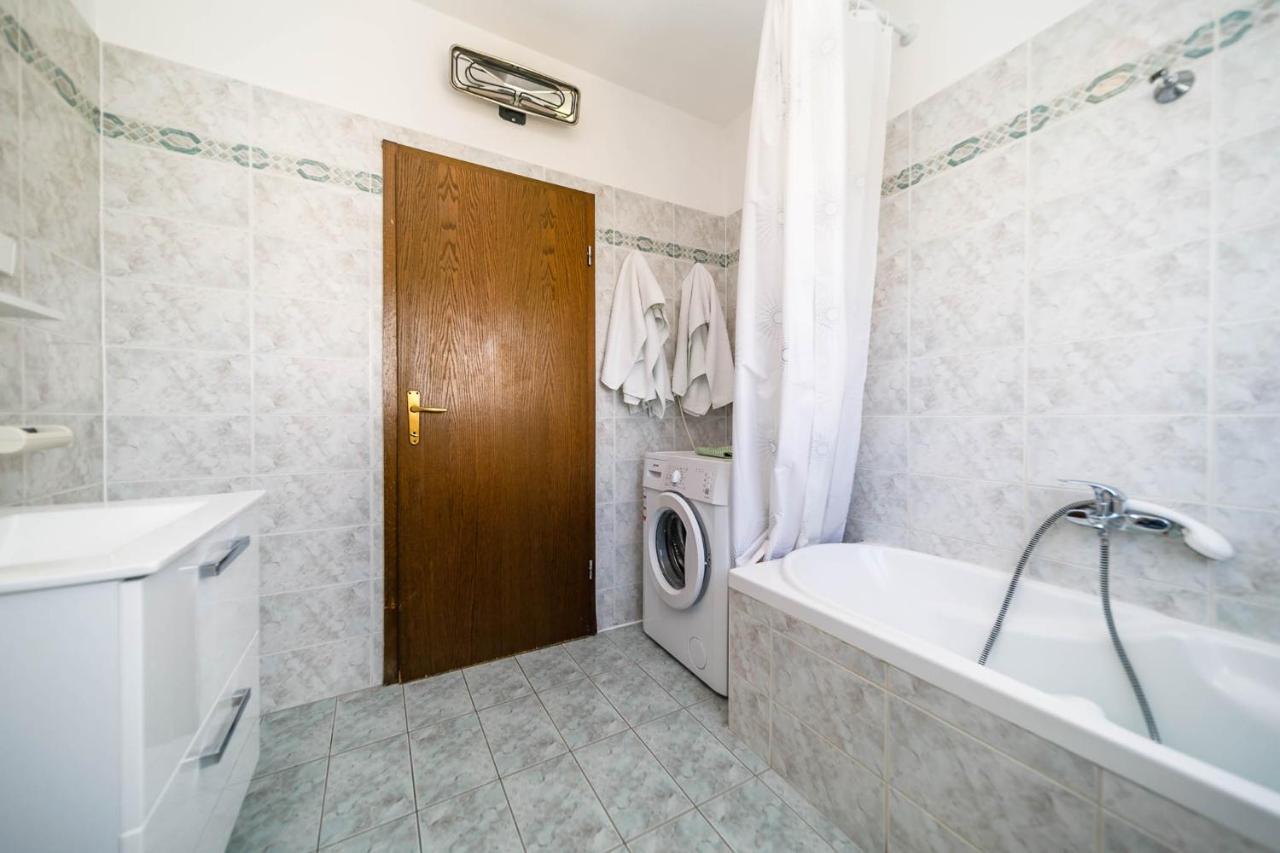 Apartments Mate Balote 54 克尔克 外观 照片